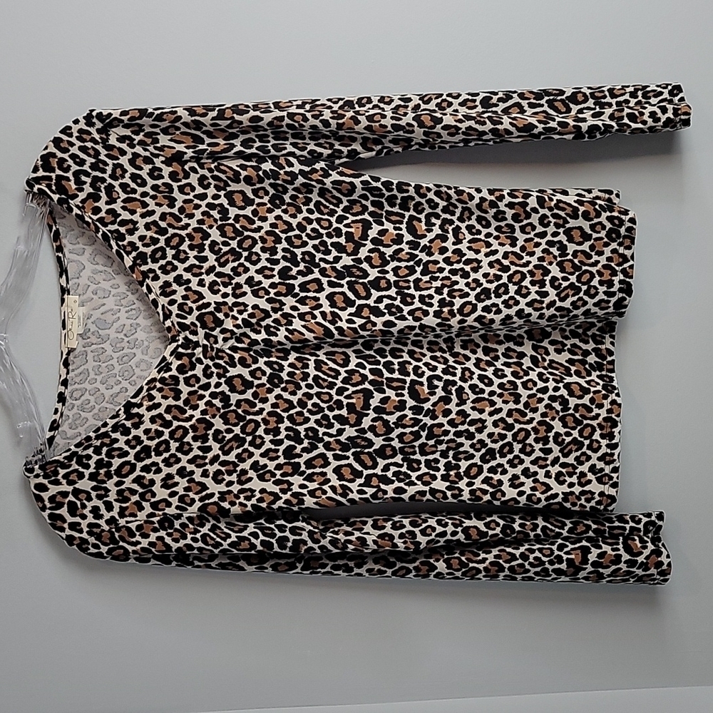 Olivia Rae Leopard Ruched Shirt V-neck Long Sleeve Medium